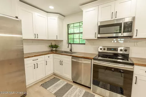 Kitchen - 809 Jarrell St, Picayune, MS 39466 photo 3 of 4