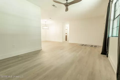 Living - 809 Jarrell St, Picayune, MS 39466 photo 1 of 4