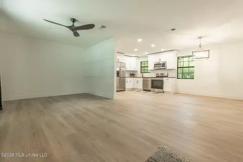 Living - 809 Jarrell St, Picayune, MS 39466 photo 3 of 4