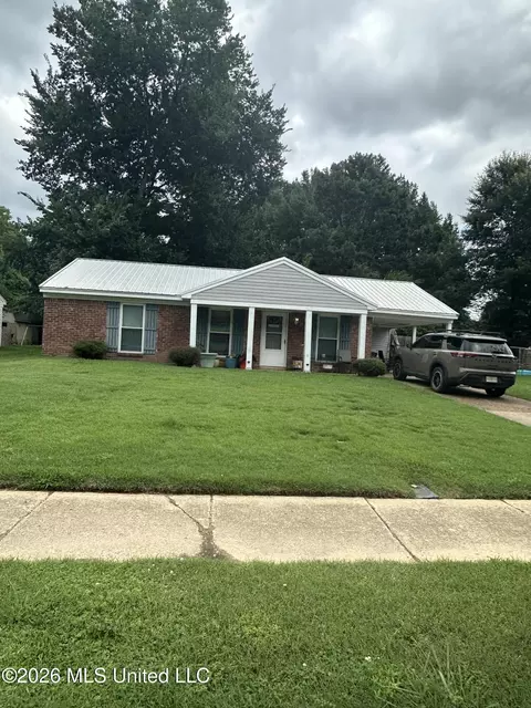 2770 Meadowbrook Dr, Horn Lake, MS 38637
