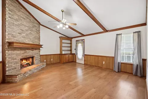 Living - 339 Barfield Dr, Byram, MS 39272 photo 3 of 6