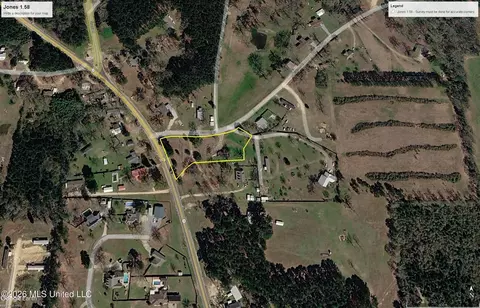 8 Gardner Rd, Laurel, MS 39443 photo 2