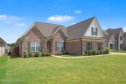Exterior - 1614 Fall Garden Dr, Hernando, MS 38632 photo 3 of 8