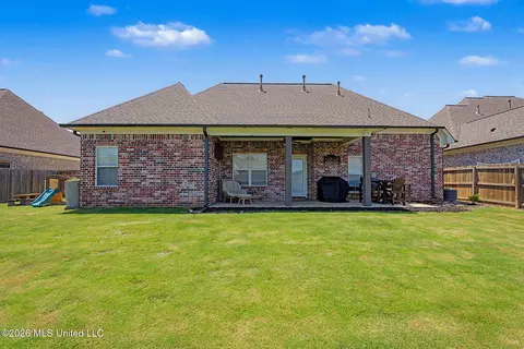 Exterior - 1614 Fall Garden Dr, Hernando, MS 38632 photo 8 of 8