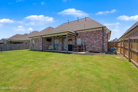 Exterior - 1614 Fall Garden Dr, Hernando, MS 38632 photo 2 of 8
