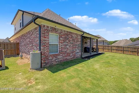 Exterior - 1614 Fall Garden Dr, Hernando, MS 38632 photo 6 of 8
