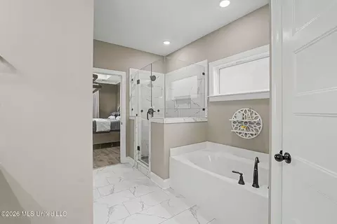 Bath - 1614 Fall Garden Dr, Hernando, MS 38632 photo 6 of 8