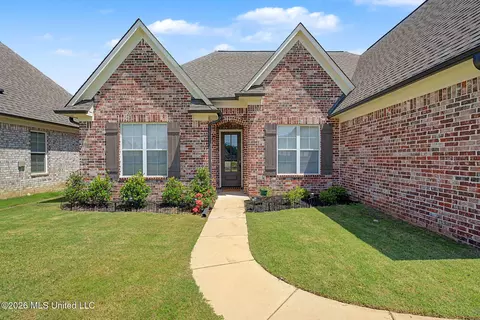 Exterior - 1614 Fall Garden Dr, Hernando, MS 38632 photo 5 of 8