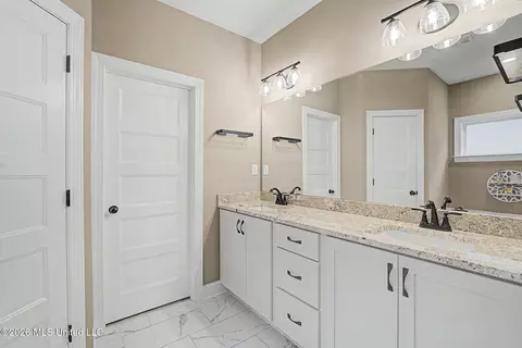 Bath - 1614 Fall Garden Dr, Hernando, MS 38632 photo 5 of 8