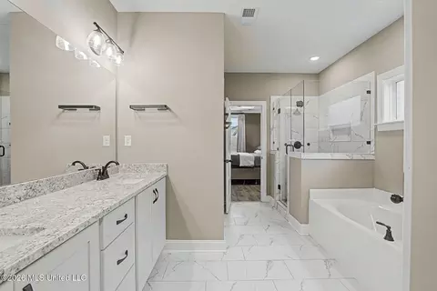 Bath - 1614 Fall Garden Dr, Hernando, MS 38632 photo 1 of 8