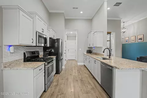Entry Way - 1614 Fall Garden Dr, Hernando, MS 38632 photo 4 of 6