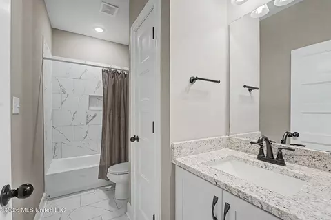 Bath - 1614 Fall Garden Dr, Hernando, MS 38632 photo 7 of 8