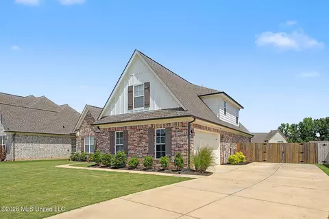 Exterior - 1614 Fall Garden Dr, Hernando, MS 38632 photo 4 of 8
