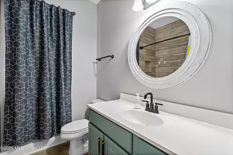 Bath - 4796 Bowie Ln, Olive Branch, MS 38654 photo 3 of 4