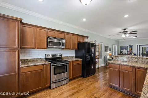 Kitchen - 4796 Bowie Ln, Olive Branch, MS 38654 photo 3 of 3