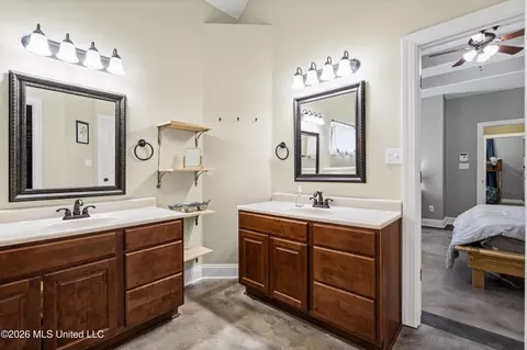 Bath - 4796 Bowie Ln, Olive Branch, MS 38654 photo 2 of 4