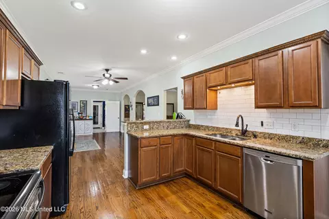 Kitchen - 4796 Bowie Ln, Olive Branch, MS 38654 photo 2 of 3