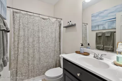 Bath - 422 Oak Bnd, Brandon, MS 39047 photo 2 of 2
