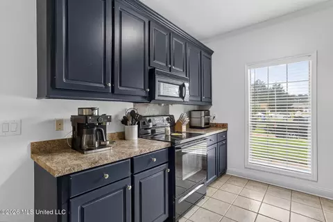 Kitchen - 422 Oak Bnd, Brandon, MS 39047 photo 1 of 4