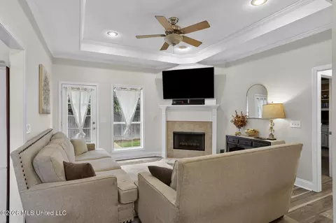Living - 422 Oak Bnd, Brandon, MS 39047 photo 1 of 1