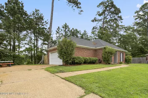 Exterior - 422 Oak Bnd, Brandon, MS 39047 photo 2 of 4
