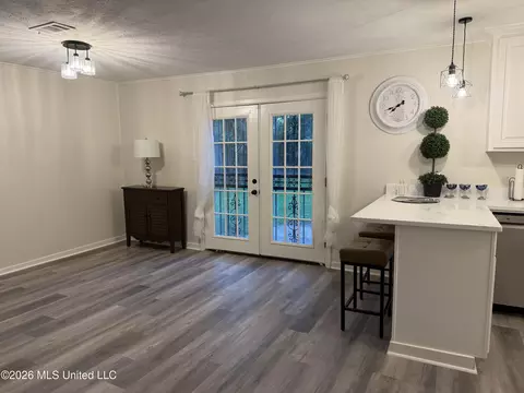 Living - 958 Watkins Pl, Jackson, MS 39206 photo 1 of 9