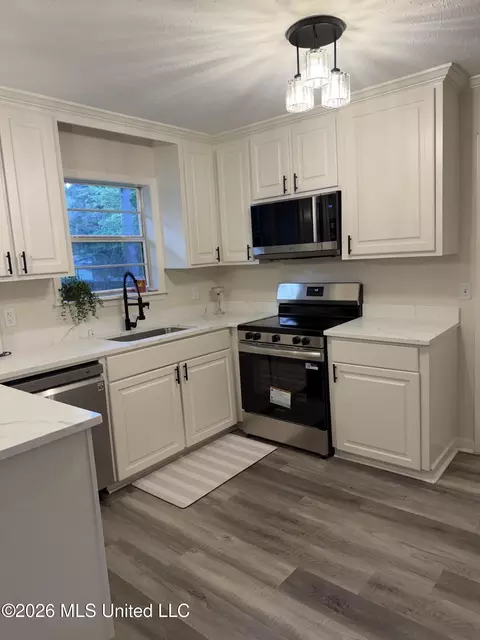 Kitchen - 958 Watkins Pl, Jackson, MS 39206 photo 2 of 2
