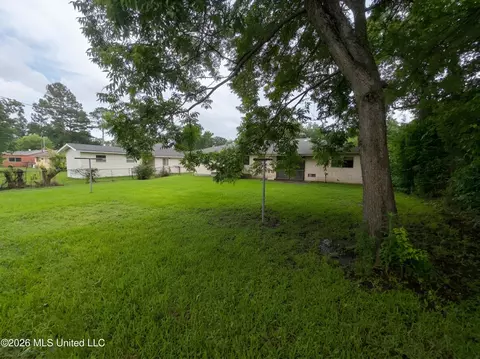 2002 Queensroad Ave, Jackson, MS 39213 photo 9