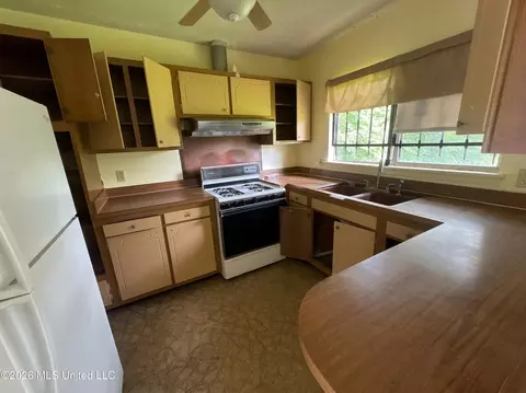 2002 Queensroad Ave, Jackson, MS 39213 photo 3