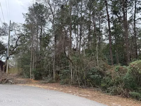9522 Lono Pl, Diamondhead, MS 39525