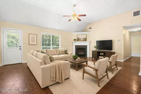 1195 Pendulum Dr, Hernando, MS 38632 photo 2