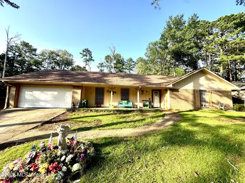 3432 Dundee Ln, Jackson, MS 39212
