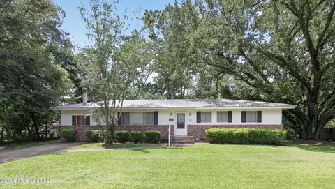 236 S Canton Club Cir, Jackson, MS 39211