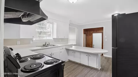 Kitchen - 1348 Marydale Dr, Jackson, MS 39212 photo 1 of 1