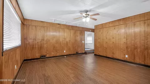 Living - 1348 Marydale Dr, Jackson, MS 39212 photo 5 of 9