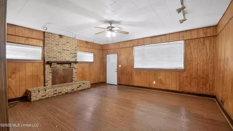 Living - 1348 Marydale Dr, Jackson, MS 39212 photo 6 of 9