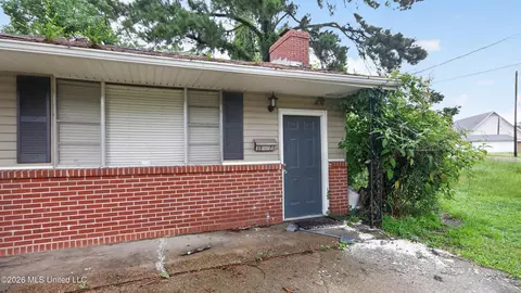 Exterior - 1348 Marydale Dr, Jackson, MS 39212 photo 5 of 6