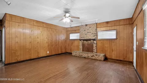 Living - 1348 Marydale Dr, Jackson, MS 39212 photo 8 of 9