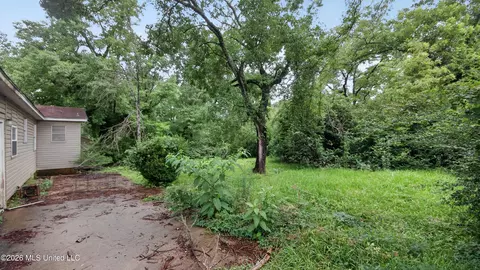 Exterior - 1348 Marydale Dr, Jackson, MS 39212 photo 3 of 6