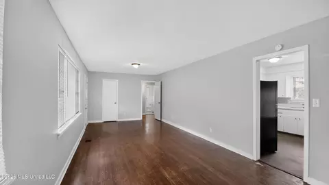 Living - 1348 Marydale Dr, Jackson, MS 39212 photo 2 of 9