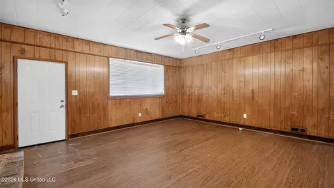 Living - 1348 Marydale Dr, Jackson, MS 39212 photo 7 of 9