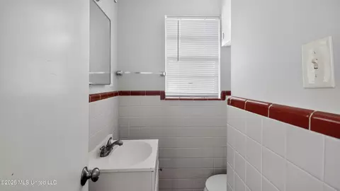Bath - 1348 Marydale Dr, Jackson, MS 39212 photo 1 of 1
