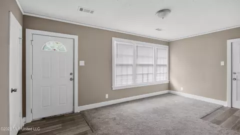 Living - 4894 Sheridan Dr, Jackson, MS 39206 photo 2 of 2