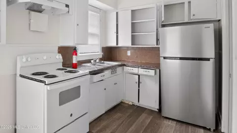 Kitchen - 4894 Sheridan Dr, Jackson, MS 39206 photo 2 of 3