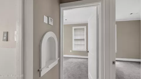 Entry Way - 4894 Sheridan Dr, Jackson, MS 39206 photo 4 of 4