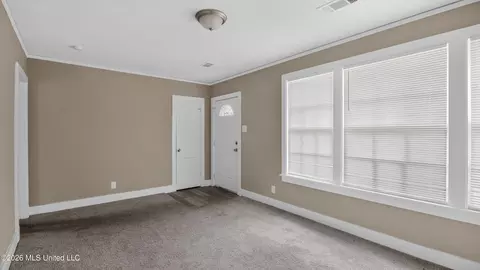 Living - 4894 Sheridan Dr, Jackson, MS 39206 photo 1 of 2