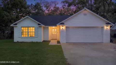 8820 Mermaid Ave, Ocean Springs, MS 39564