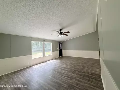 Living - 1167 Todd Rd, Summit, MS 39666 photo 3 of 6