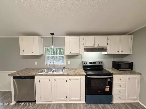Kitchen - 1167 Todd Rd, Summit, MS 39666 photo 3 of 4