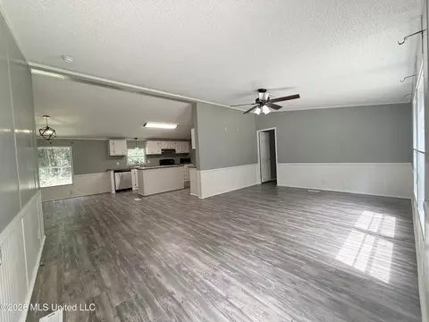 Living - 1167 Todd Rd, Summit, MS 39666 photo 2 of 6